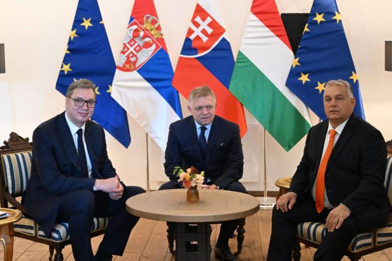 Cím: A betegség mint kifogás: Miért kerülik el sokan a moszkvai parádét?

A betegség gyakran szolgálhat ürügyként, hogy az emberek elkerüljék a moszkvai parádén való részvételt. Sokak számára a rendezvény nem csupán egy ünnep, hanem politikai üzenetet is 