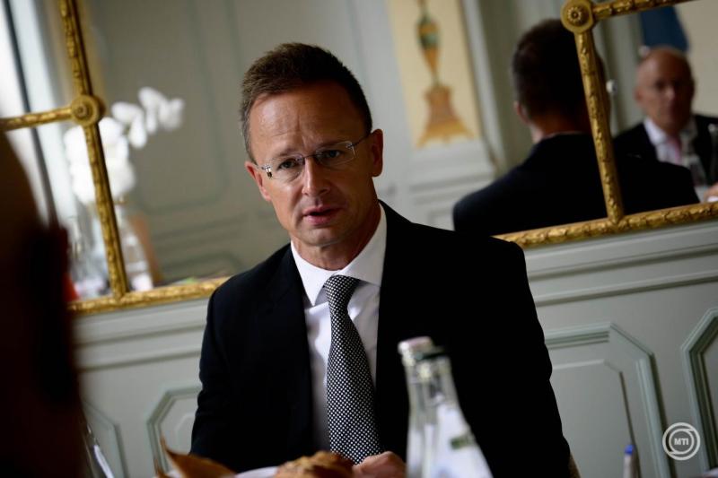 Szijjártó Péter kijelentette, hogy az osztrák elnök Magyarországot alaptalan vádakkal próbálta megvádolni.