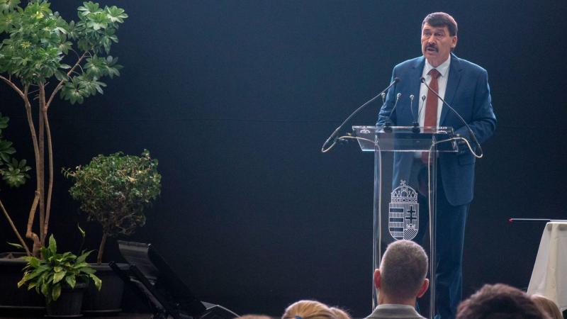 Áder János, a korábbi köztársasági elnök, nemrégiben a Sárvár Arénában tette tiszteletét.
