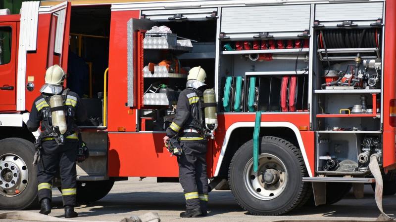 Mezőtárkányban egy autó nekihajtott egy villanyoszlopnak.