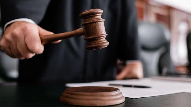 Hevesben egy szomorú esemény zajlott le: tinédzserek kifosztottak egy ittas járókelőt, aki védtelenül sétált az utcán. A helyzet kegyetlensége és a fiatalok tettei felhívják a figyelmet arra, milyen fontos a közösség védelme és a felelősségteljes viselked