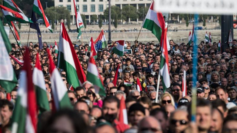 Öt napon keresztül forgalomkorlátozásokra lehet számítani Budapesten az október 23-i ünnepségek alkalmából.