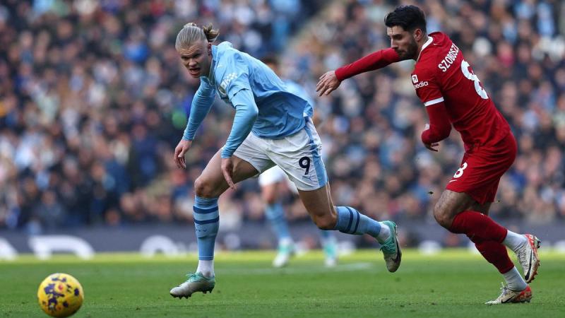 A Premier League éllovasa, a Liverpool, különleges összecsapásra készül, amikor a címvédő Manchester Cityt fogadja. Szoboszlai Dominik is a csapat soraiban szerepel, ami még izgalmasabbá teszi ezt a rangadót. A Mandiner tudósítása szerint ez a mérkőzés ne