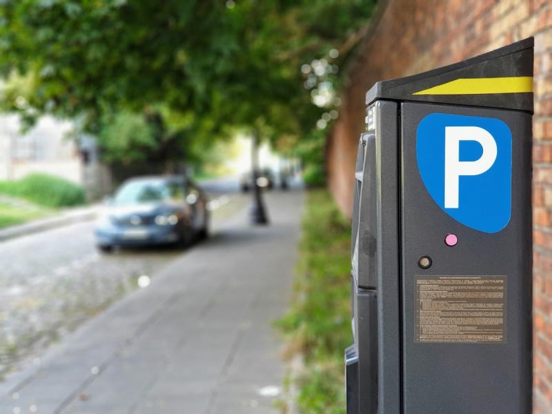 Budapesten nem lehet büntetni azokat, akik a szélvédőre nem jól látható módon helyezik el parkolójegyüket - számolt be a Liner.hu.