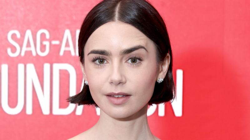 6 alkalom, amikor Lily Collins Audrey Hepburn szellemiségét idézte meg

1. **Stílusos megjelenések**: Lily Collins gyakran választ klasszikus, elegáns ruhákat, amelyek emlékeztetnek Audrey Hepburn ikonikus stílusára. Az olyan áttetsző anyagok és letisztul