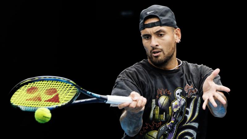 Kyrgios véleménye Sinnerről és társairól igazán megosztó, és sokakban felháborodást keltett. Sportágunkra nézve ez rendkívül aggasztó, hiszen a sportolóink közötti tisztelet és együttműködés alapvető fontosságú. Az ilyen megnyilvánulások nemcsak a verseny