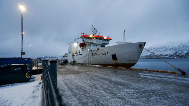 Norvégia úgy döntött, hogy szabadon bocsátja az orosz legénységű hajót, miután az egy kábel megszakadásának következtében került nehéz helyzetbe.