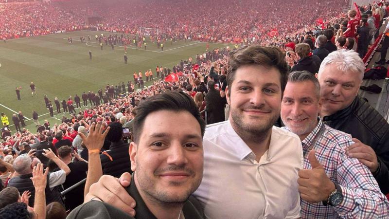 Az Anfield varázslatos légkörében ünnepelte Szoboszlai Dominik és a Liverpool bajnoki címét egy pólós világsztár, aki a Barcelonáért rajong. Az esemény különösen emlékezetes volt, hiszen a szurkolók együtt örültek az újabb sikernek, miközben a sztár is me