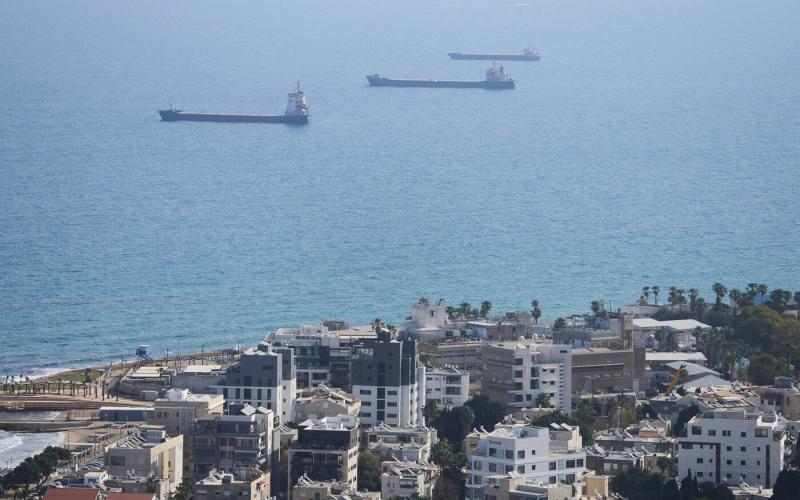 Izraeli régészek felfedeztek egy ókori festékgyárat Haifa partvidékén, amely új fényben tünteti fel a térség történelmét. A lelet gazdag információkkal szolgál az ókori ipar fejlődéséről és a festékek előállításának módszereiről. Az ilyen felfedezések seg