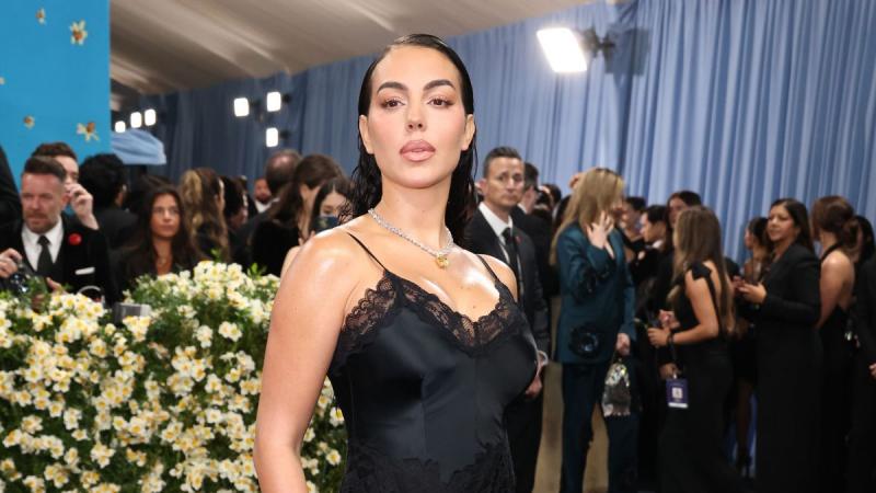 Itt vannak a 2025-ös Met-gála legmegdöbbentőbb ruhakölteményei: Pamela Anderson és Dua Lipa is komoly divatbakikat követtek el - Life