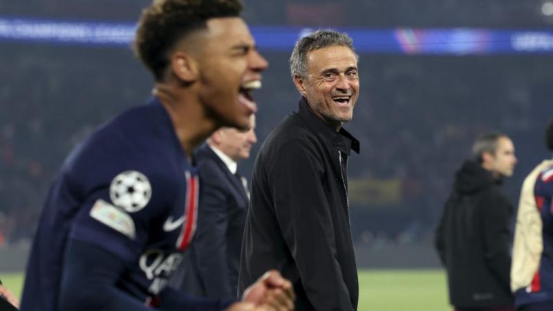 Luis Enrique játékosan odaszúrt a kritikusoknak a Bajnokok Ligája döntőbe jutás kapcsán, mintha csak azt mondaná, hogy a csapata teljesítménye mindent megmagyaráz. Az edző szarkasztikus megjegyzéseivel próbálta enyhíteni a feszültséget, és jelezte, hogy a