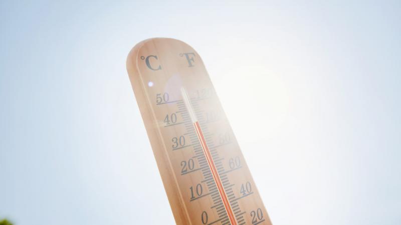 Berobbant a hőség: a hatóság piros fokozatú figyelmeztetést adott ki!