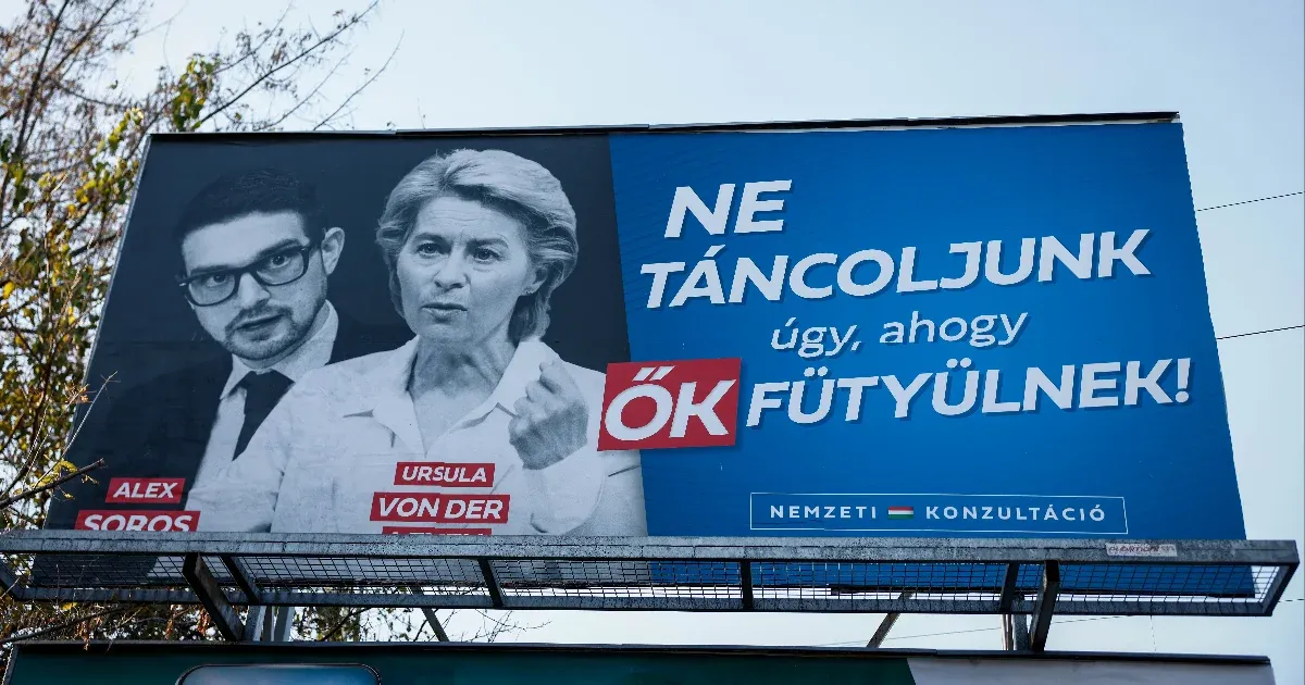 Kulturális célokra kapott jelentős, többmilliós támogatást évek során Pokornitól az a Mészáros Lőrinc, aki a nemzeti konzultációs plakátok kihelyezésével foglalkozik.
