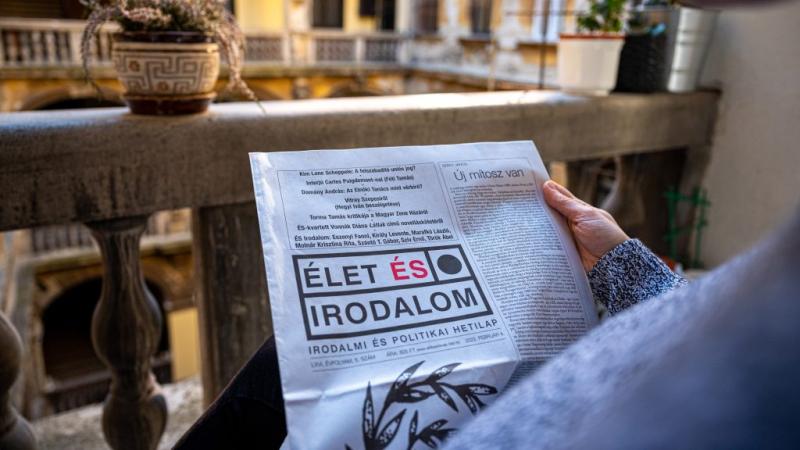 Zsákutcába jutott a magyar gazdaság – írja a 24.hu. Az ország gazdasági helyzete számos kihívással néz szembe, amelyeket sürgősen kezelni kell ahhoz, hogy a fenntartható növekedés és a stabilitás elérhető legyen. A szakértők elemzései rávilágítanak arra, 