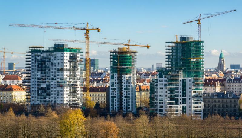 Jelentős átalakulás előtt állunk: 2026-tól lehetőség nyílik arra, hogy a tervezőasztalról is hitelt igényeljünk új lakás vásárlásához.