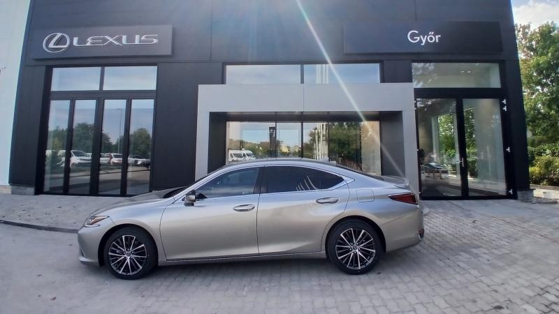 A Lexus mostantól az AutoWallis kínálatát gazdagítja!