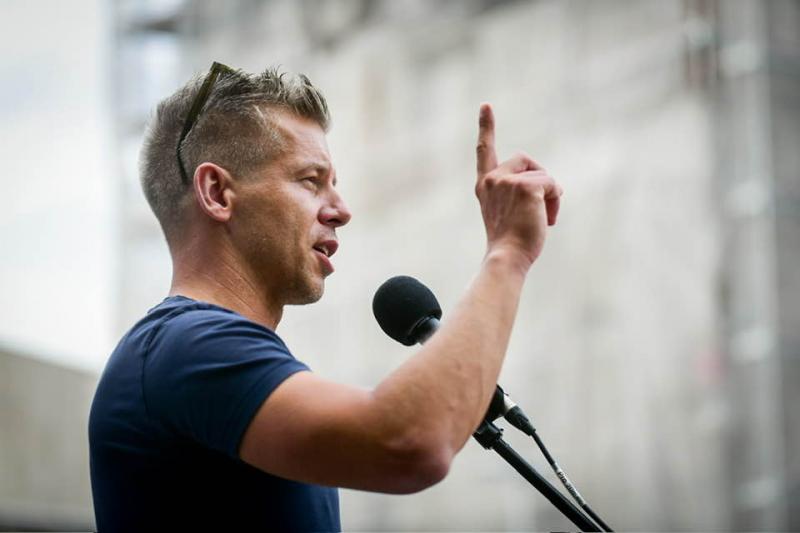 Magyar Péter a Tiszaphone videó kapcsán kifejtette véleményét, miszerint Orbán Viktor már a legelvetemültebb csalók szintjére süllyedt.