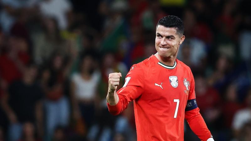 Cristiano Ronaldo újabb mérföldkövet ért el, hiszen a vb-selejtezők történetének legtermékenyebb gólszerzőjévé vált. Ezzel a bravúrral a portugál klasszis továbbra is megmutatja, hogy a legmagasabb szinten is képes teljesíteni, és a sportág egyik legnagyo