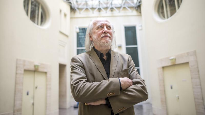 Újabb magyar Nobel-díjas örvendezteti meg hazánkat: Krasznahorkai László neve világszerte felkeltette az érdeklődést.