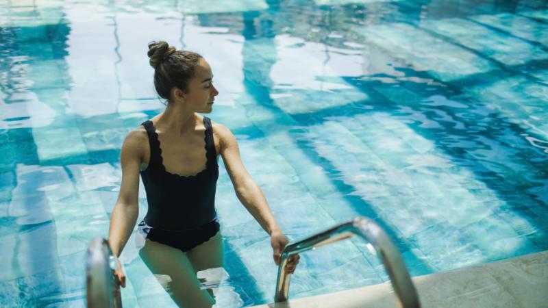 A bezárás időszaka véget ért, és most már újra várja vendégeit a vidéki város népszerű fürdője! Nézd meg a megújult medencékről készült videót, és merülj el a friss élmények tengerében! - Pénzcentrum