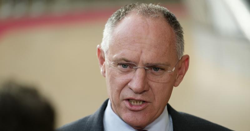 Az osztrák belügyminiszter reagált a határon feltorlódott Fradi-vonatra, és üzenetet küldött Szijjártó Péternek is.