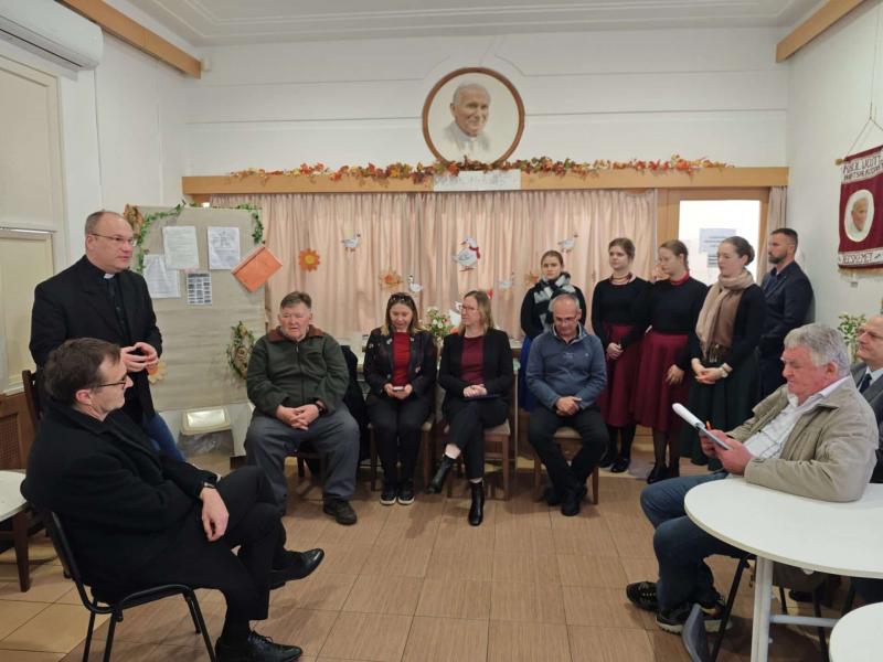 Az izraeli nagykövet is kifejezte elismerését Az év buszsofőrje számára, méltatva a kiváló teljesítményt és elkötelezettséget, amit a közlekedés területén nyújtott.